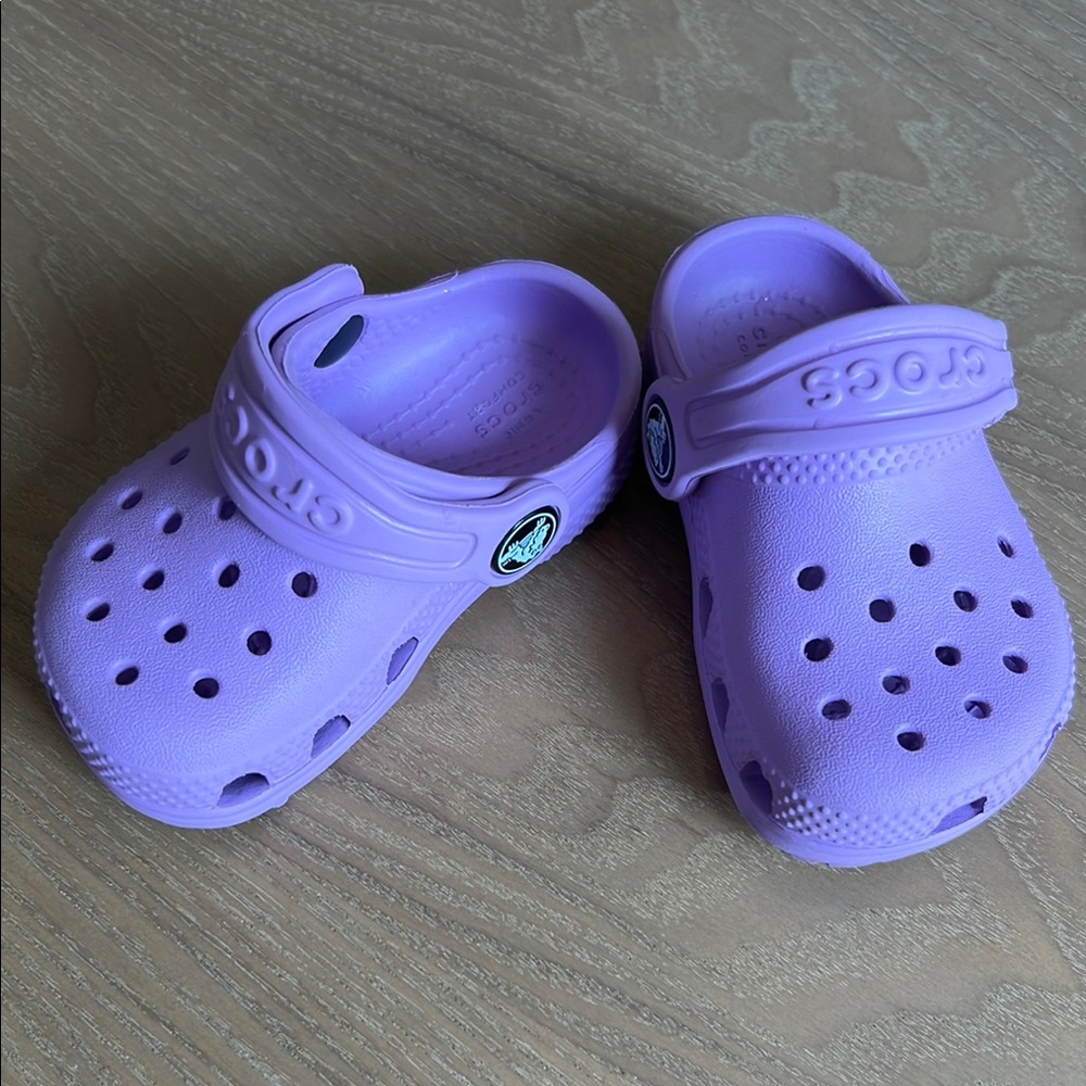 CROCS Unisex Child Classic Clog Sandals in Purple / Orchid - Toddler Size 4
